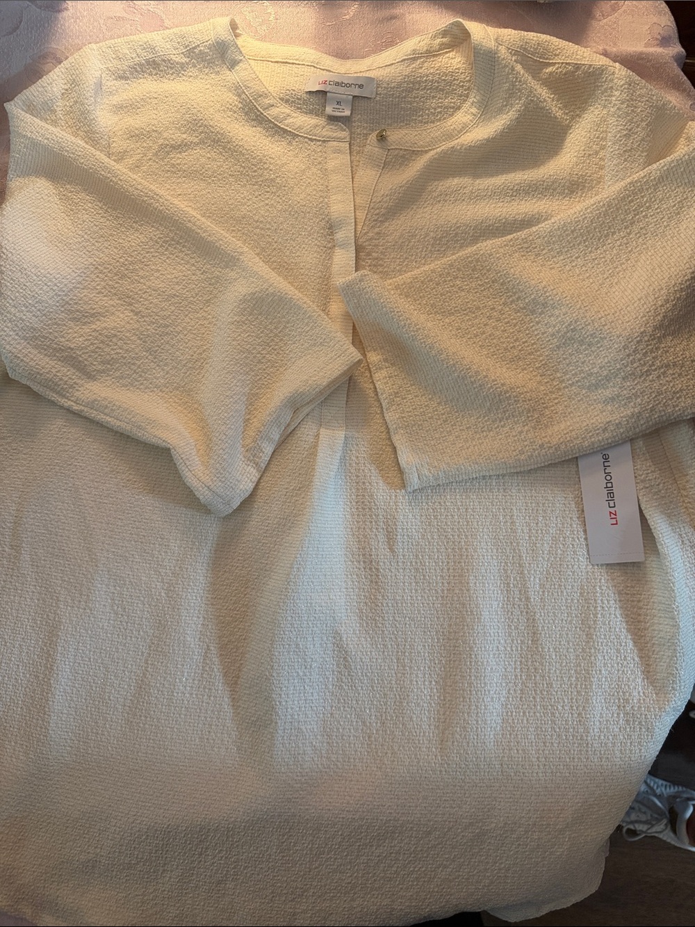 Liz Claiborne Cream Textured Short Sleeve Boxy Top with Round Neck